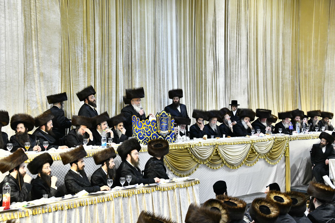 הכנסת ס"ת במכנובקא בעלזא