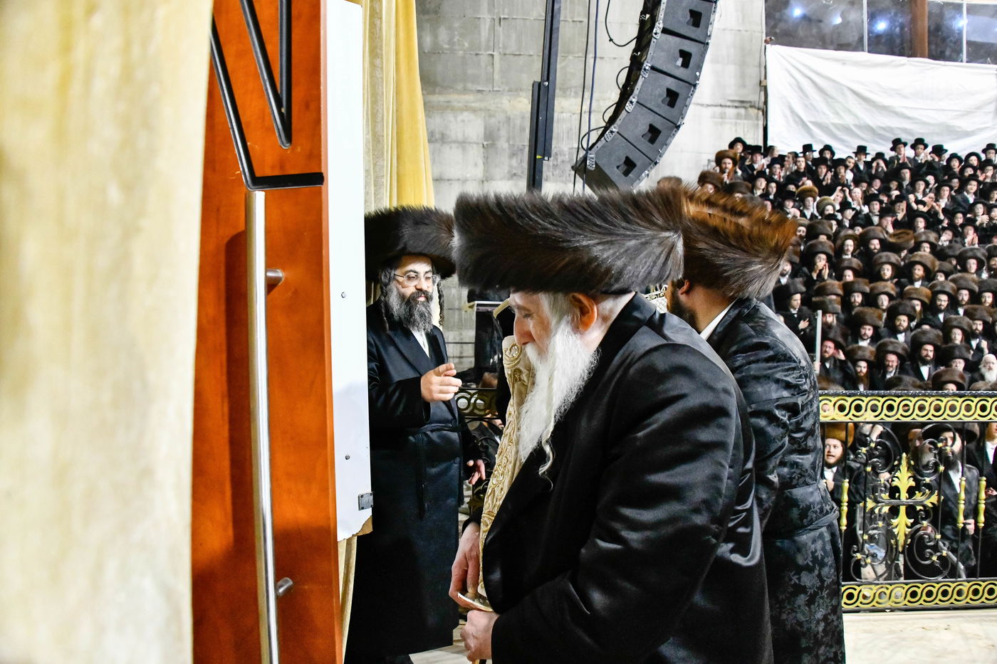 הכנסת ס"ת במכנובקא בעלזא