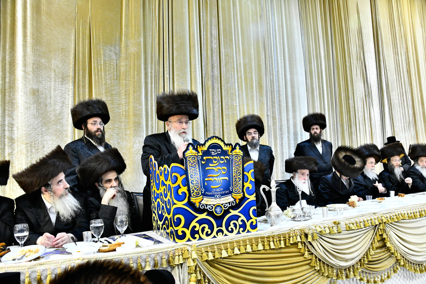 הכנסת ס"ת במכנובקא בעלזא