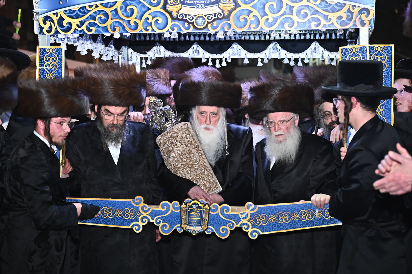 הכנסת ס"ת במכנובקא בעלזא