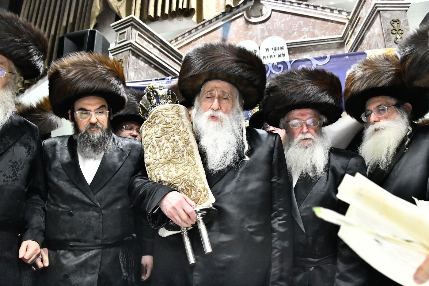 הכנסת ס"ת במכנובקא בעלזא