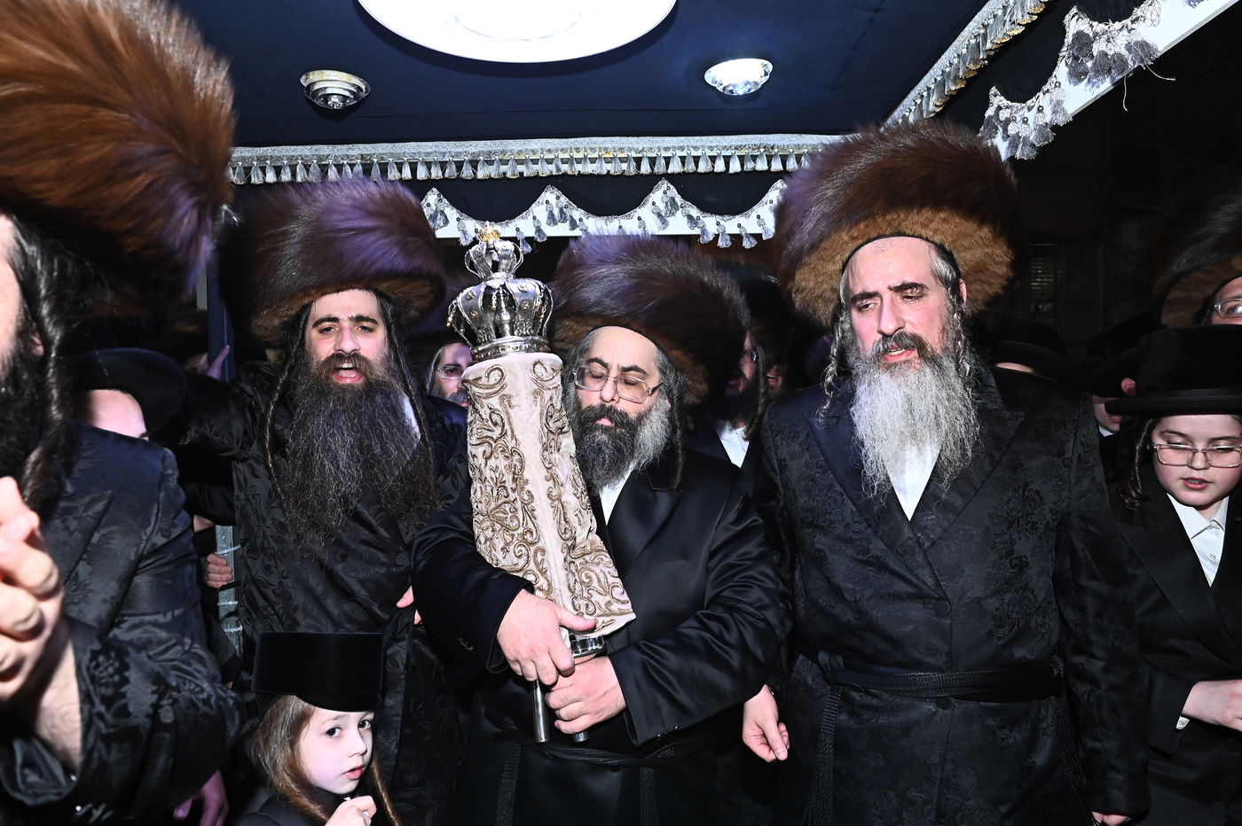 הכנסת ס"ת במכנובקא בעלזא