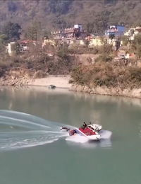 מפגש בלתי נמנע: הסירה פנתה שמאלה - השנייה עלתה עליה והתנגשה בעוצמה