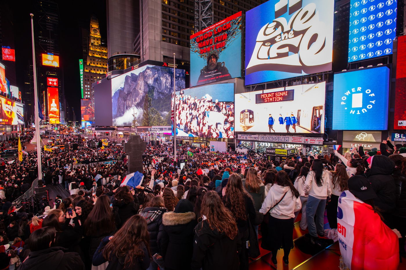 שורד השבי הגשים את החלום מעזה וזעק "שמע ישראל" עם אלפי צעירים | צפו