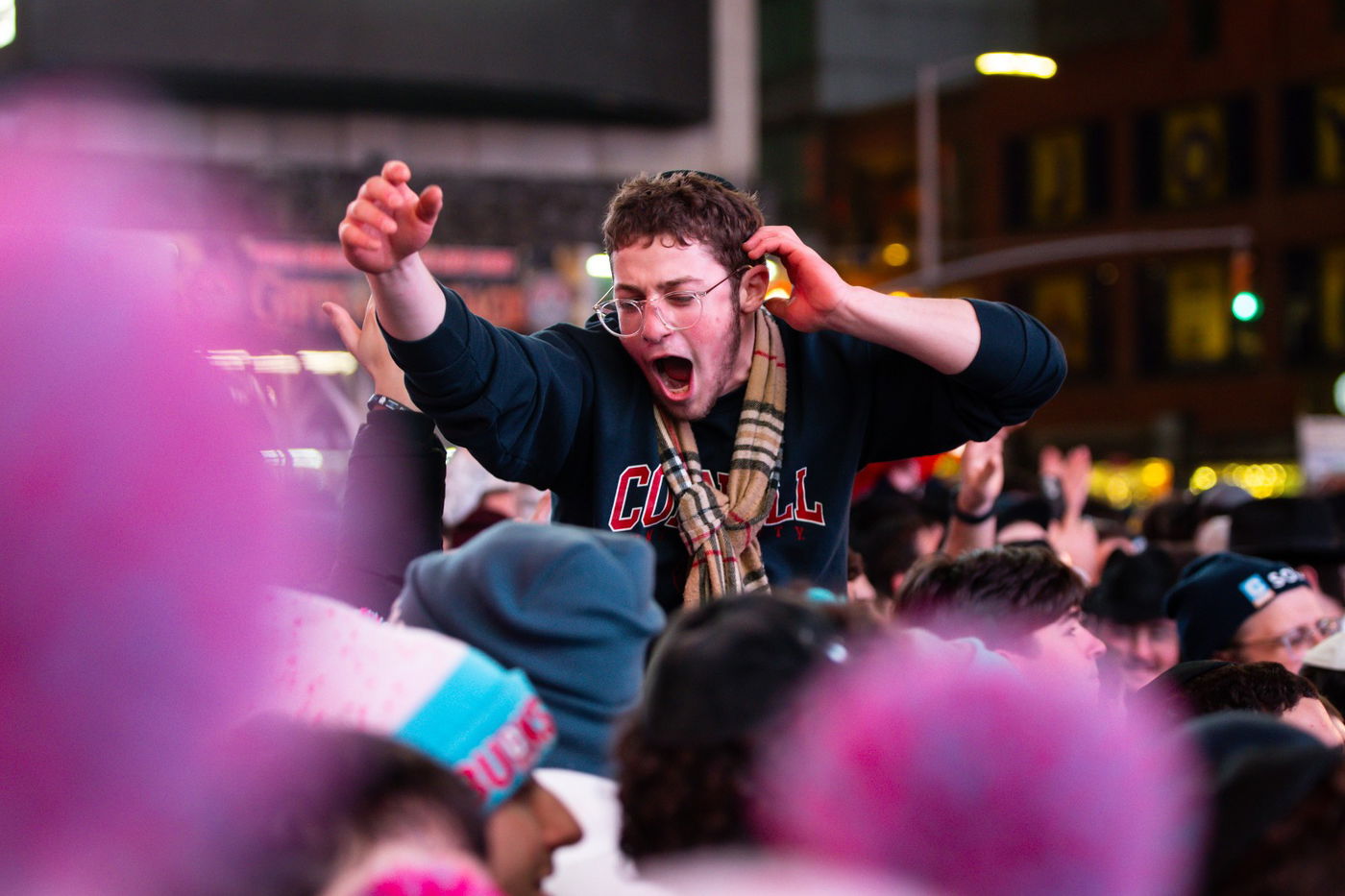 שורד השבי הגשים את החלום מעזה וזעק "שמע ישראל" עם אלפי צעירים | צפו