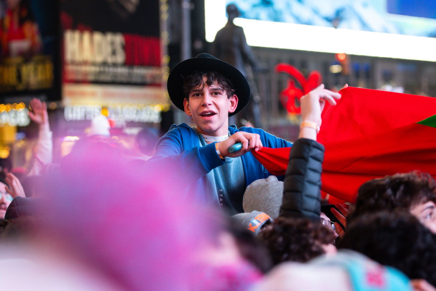 שורד השבי הגשים את החלום מעזה וזעק "שמע ישראל" עם אלפי צעירים | צפו