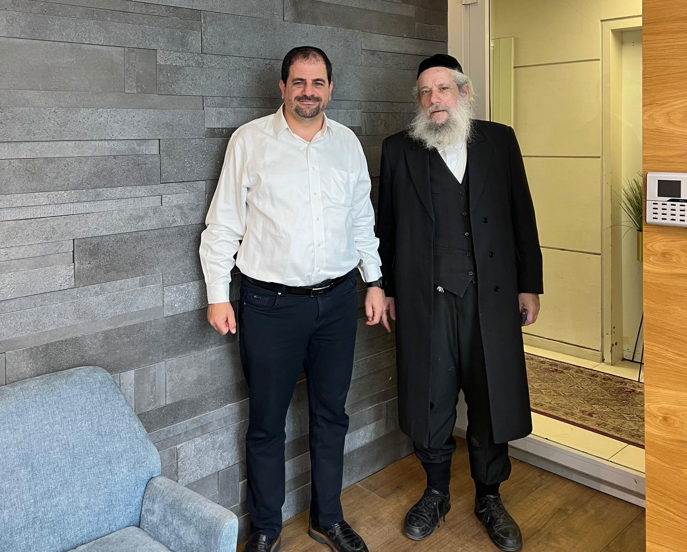 ראש עיריית בני ברק חנוך זייברט בסיור במשרד עורכי הדין יוסף ויצמן