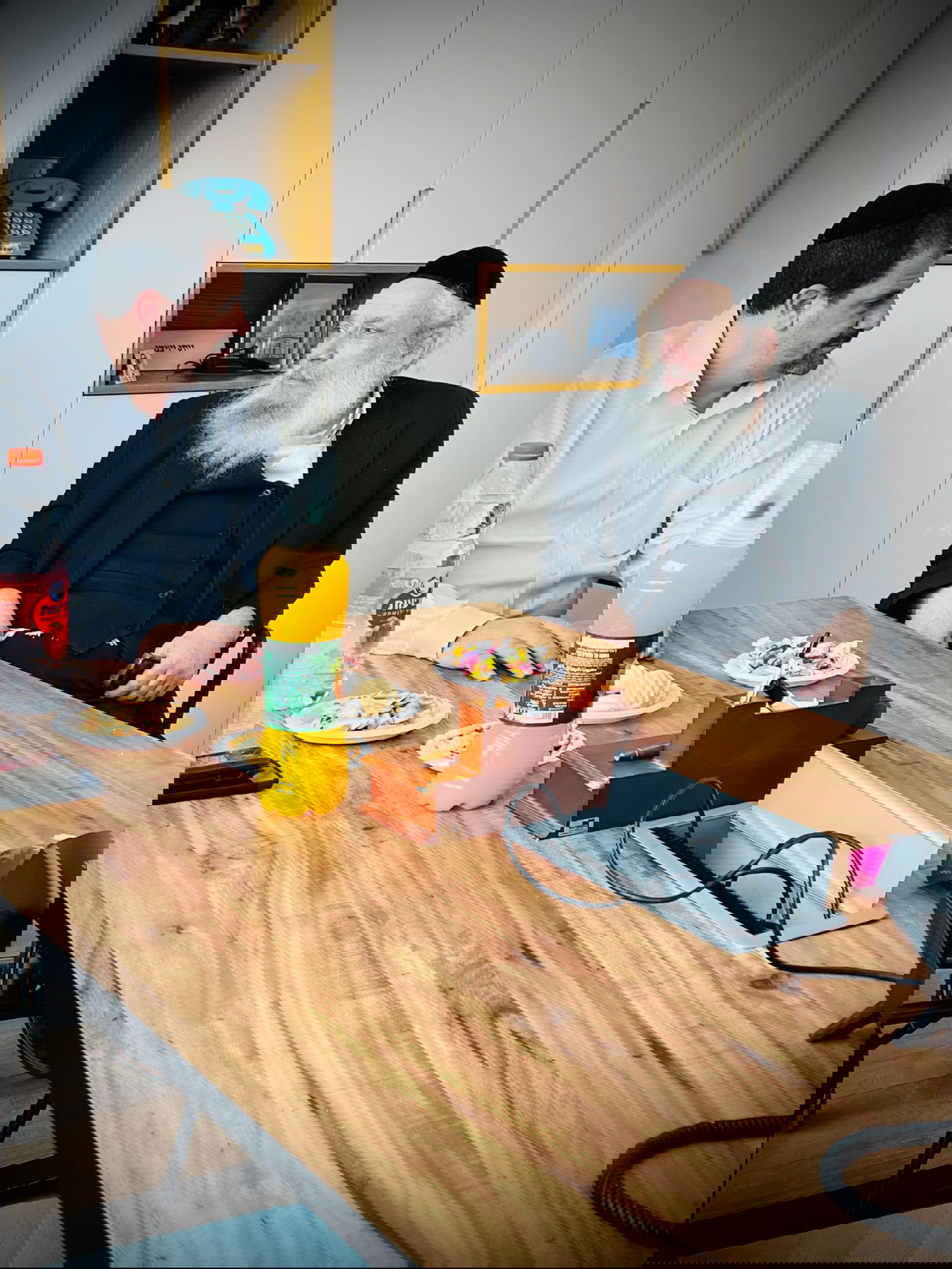 ראש עיריית בני ברק חנוך זייברט בסיור במשרד עורכי הדין יוסף ויצמן