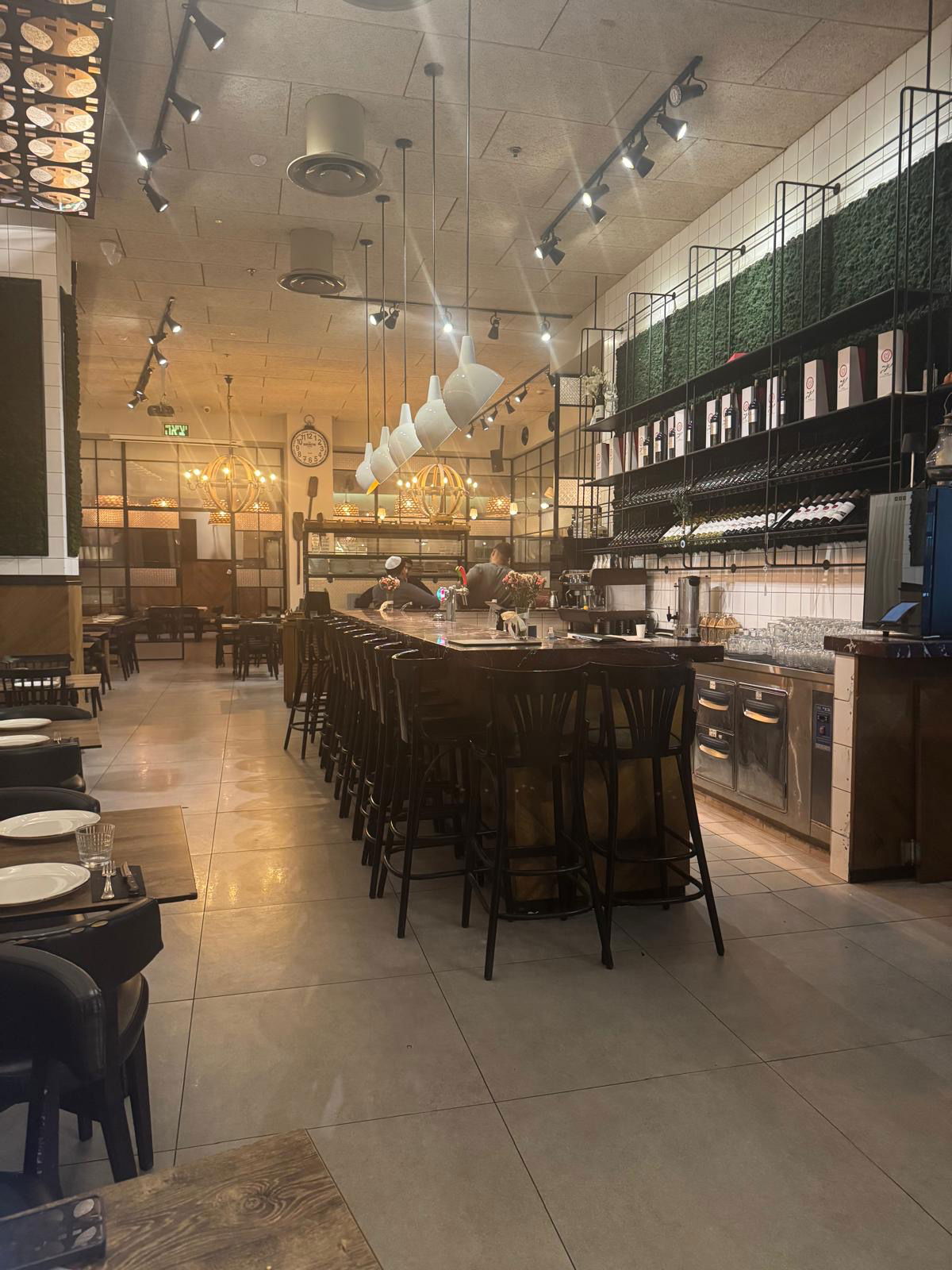 השילוב הייחודי בין רמה קולינרית גבוהה, כשרות מהודרת, ואווירה נעימה ומשפחתית, הופך את מסעדת דנוור לכתובת מומלצת