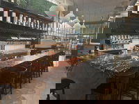 המיקום הנוח של המסעדה, במרחק נסיעה קצר ממרכזי התיירות והתפילה המרכזיים בירושלים, הופך אותה לבחירה אידיאלית עבור משפחות המגיעות לבקר בעיר הקודש