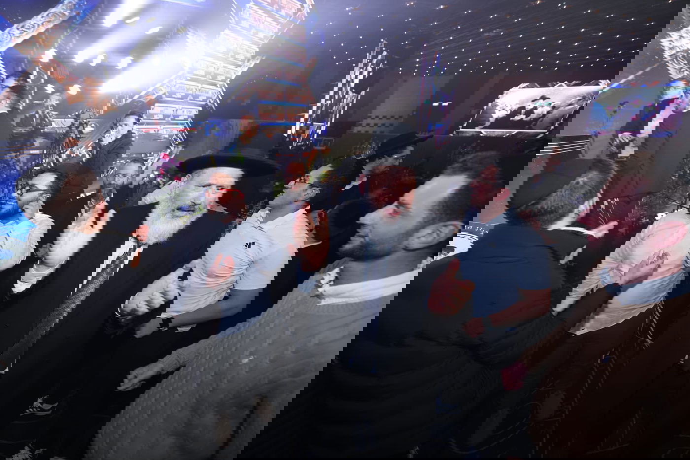 באי הכנס בבניני האומה