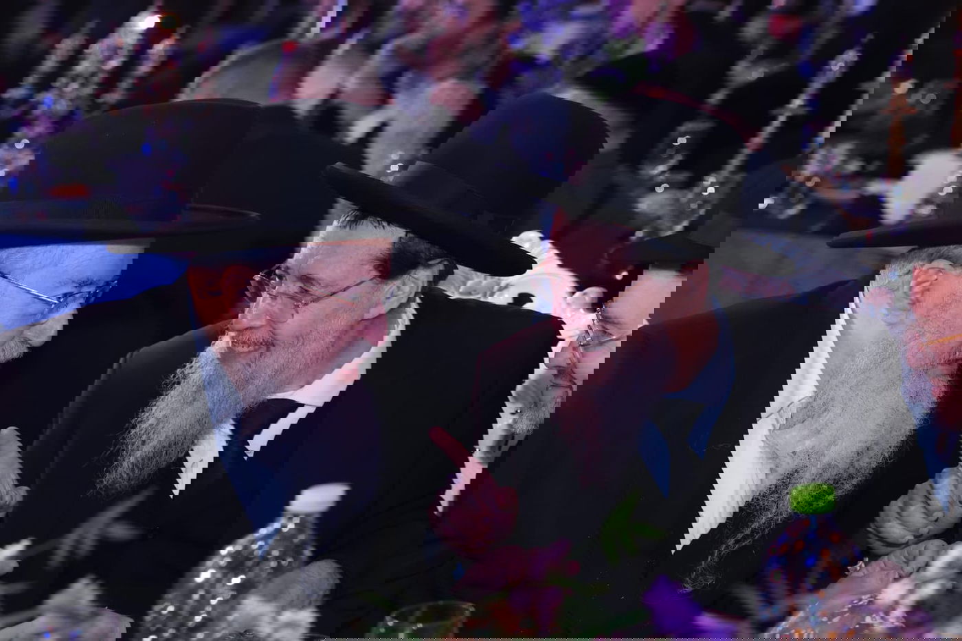 באי הכנס בבניני האומה