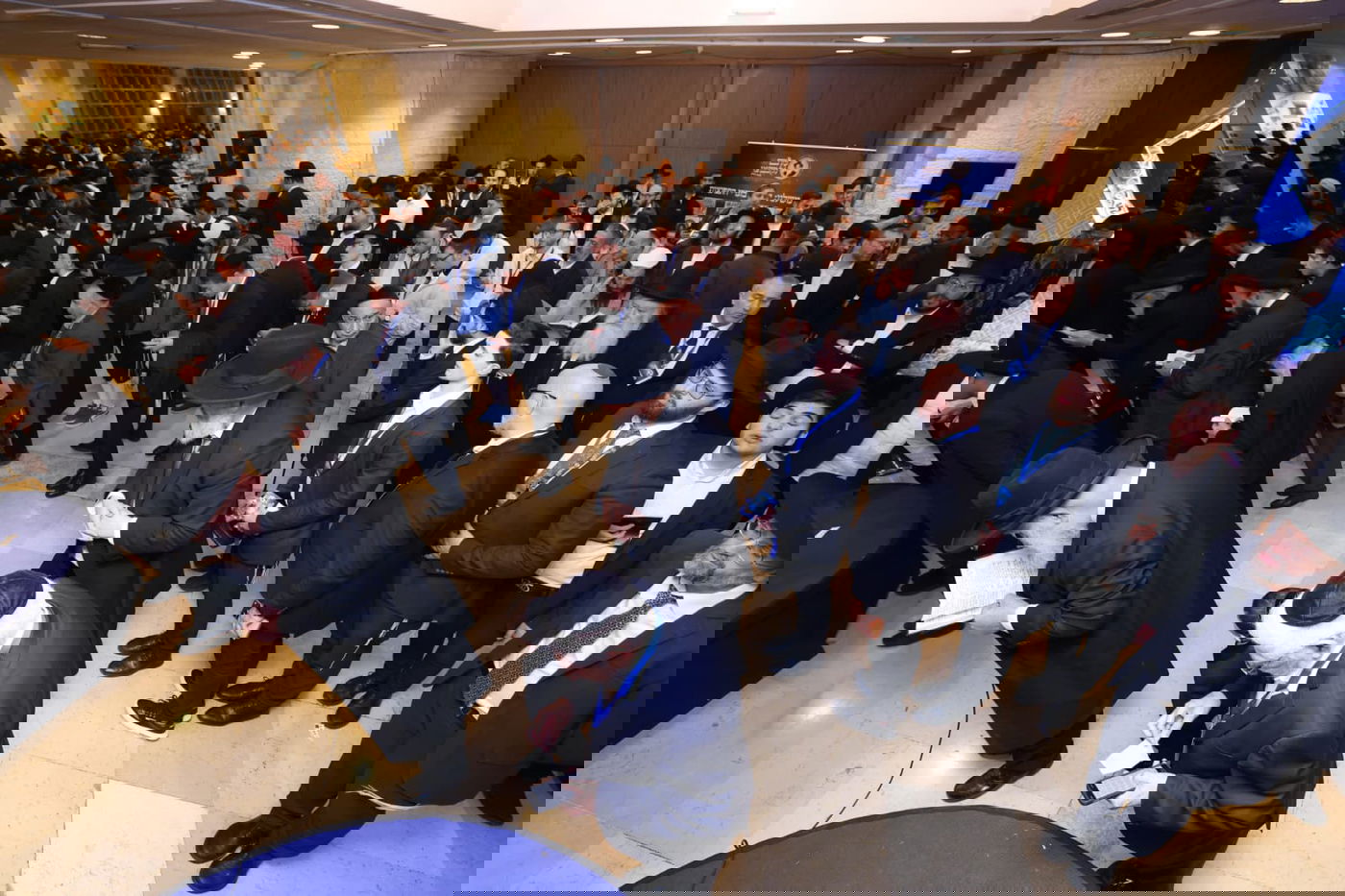 באי הכנס בבניני האומה