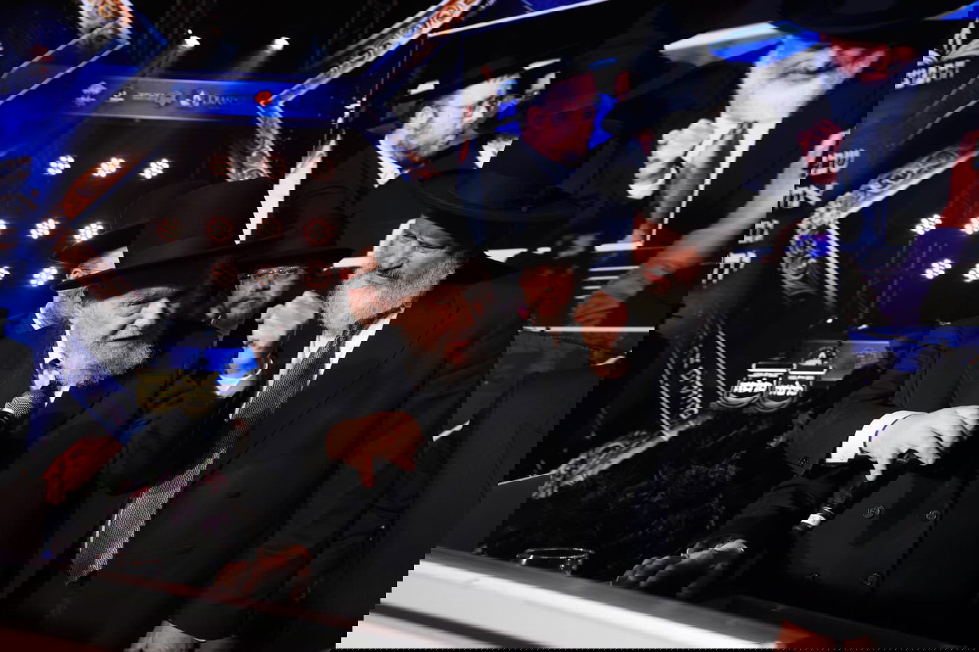 באי הכנס בבניני האומה