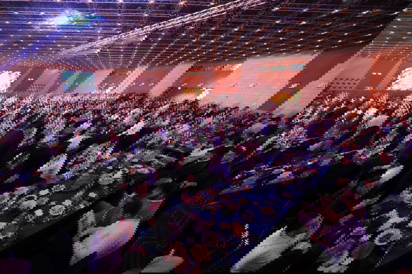 באי הכנס בבניני האומה