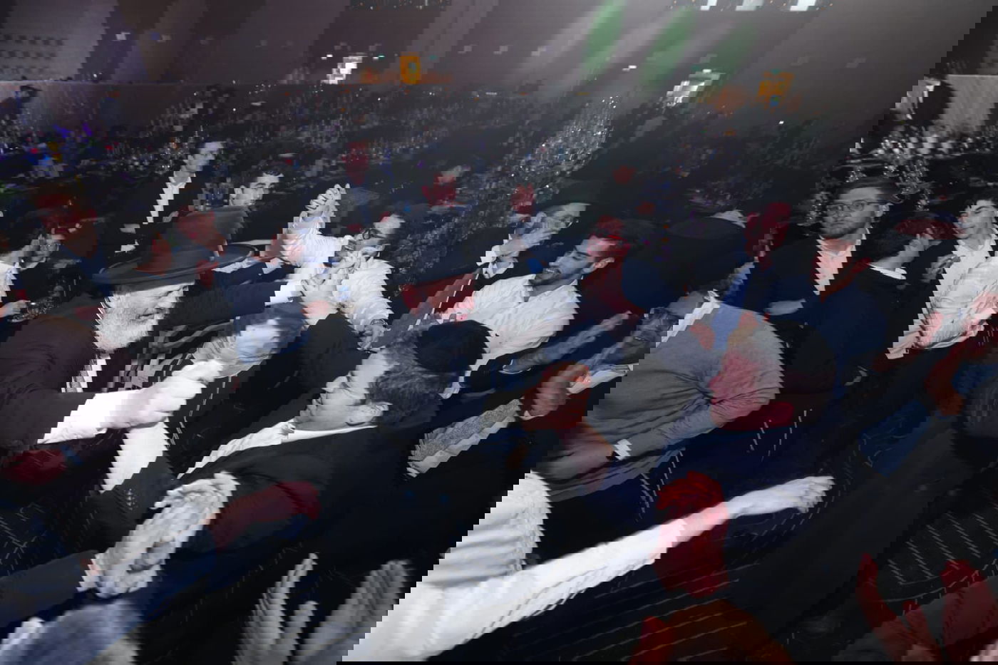 באי הכנס בבניני האומה