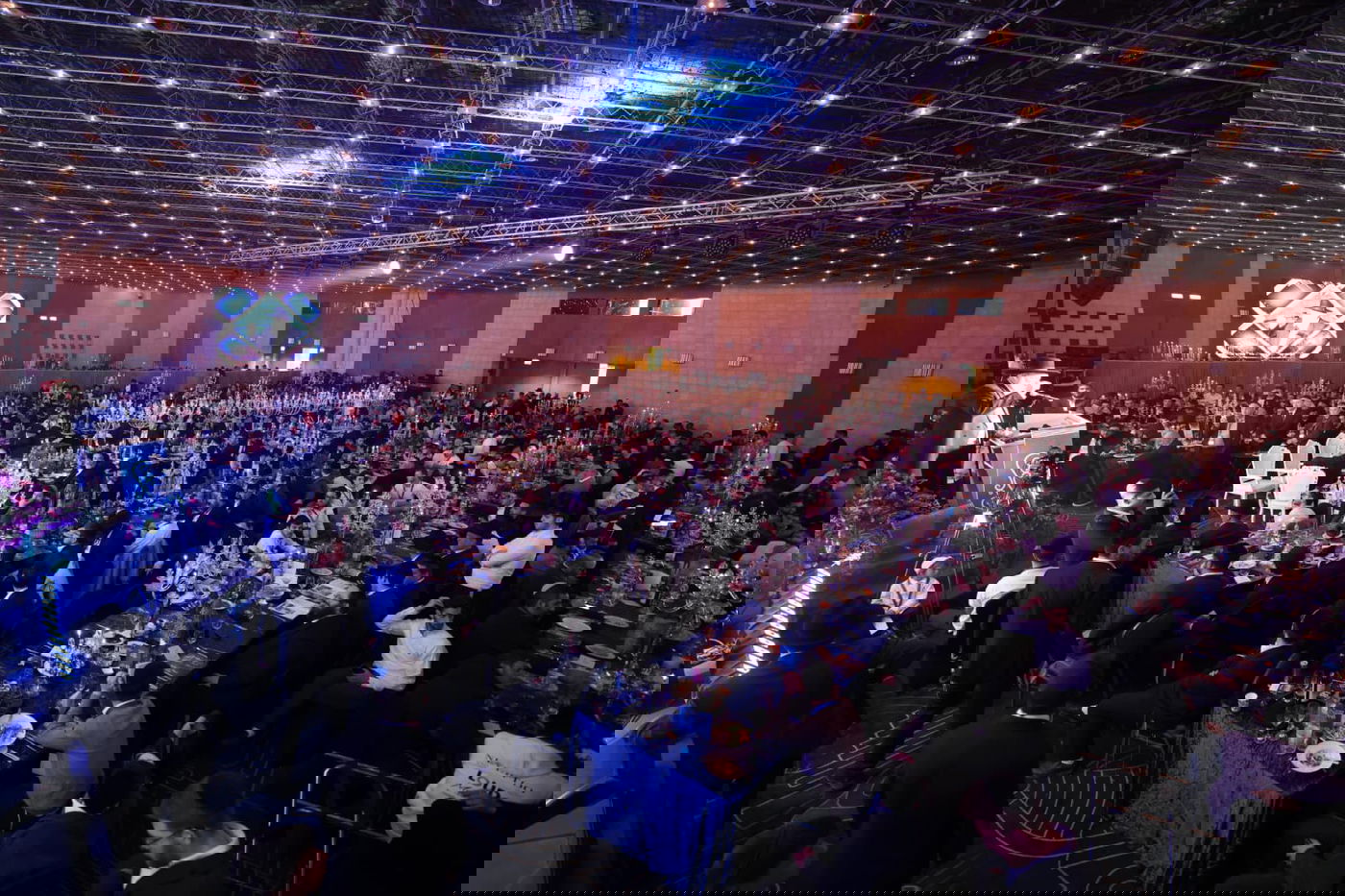 באי הכנס בבניני האומה