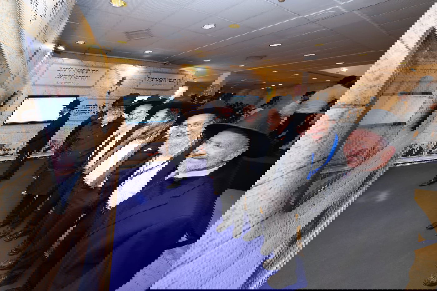 באי הכנס בבניני האומה