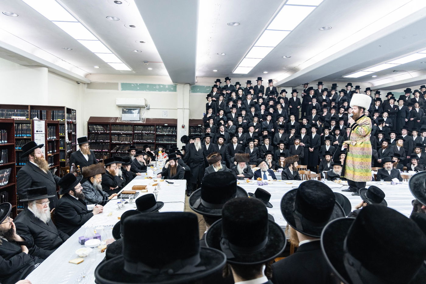 ראש חודש אדר בחצה"ק באבוב 45