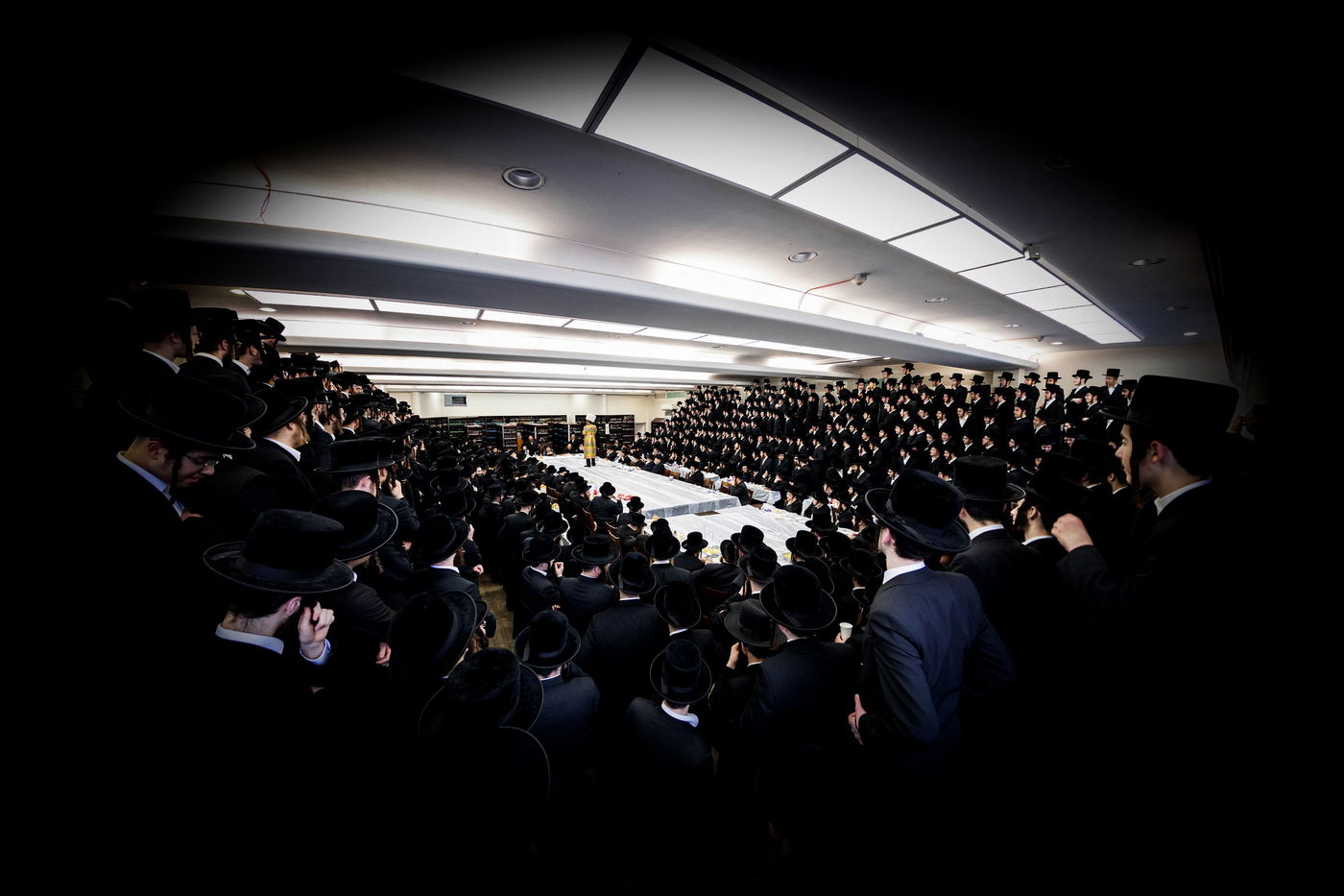 ראש חודש אדר בחצה"ק באבוב 45