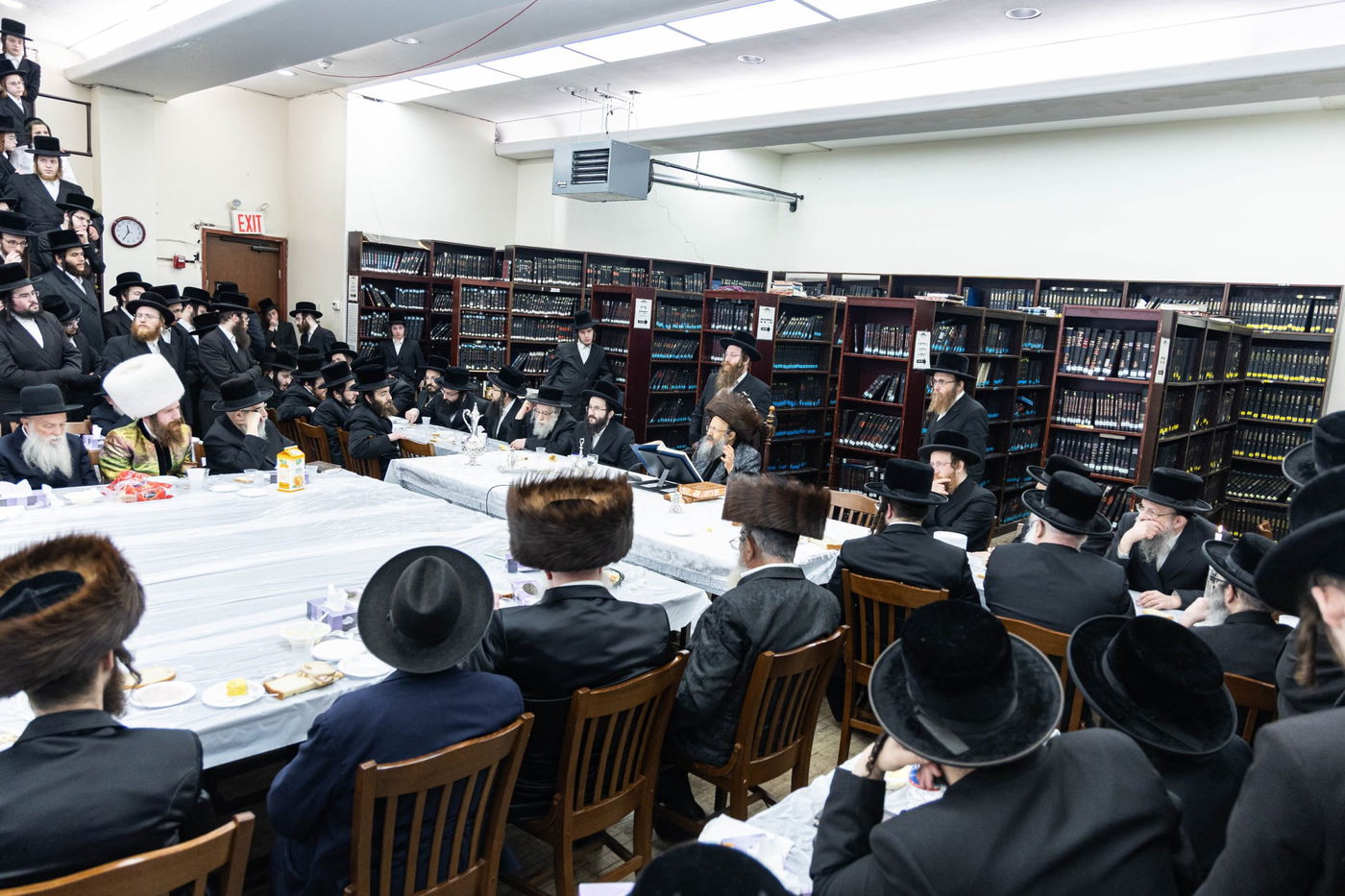 ראש חודש אדר בחצה"ק באבוב 45