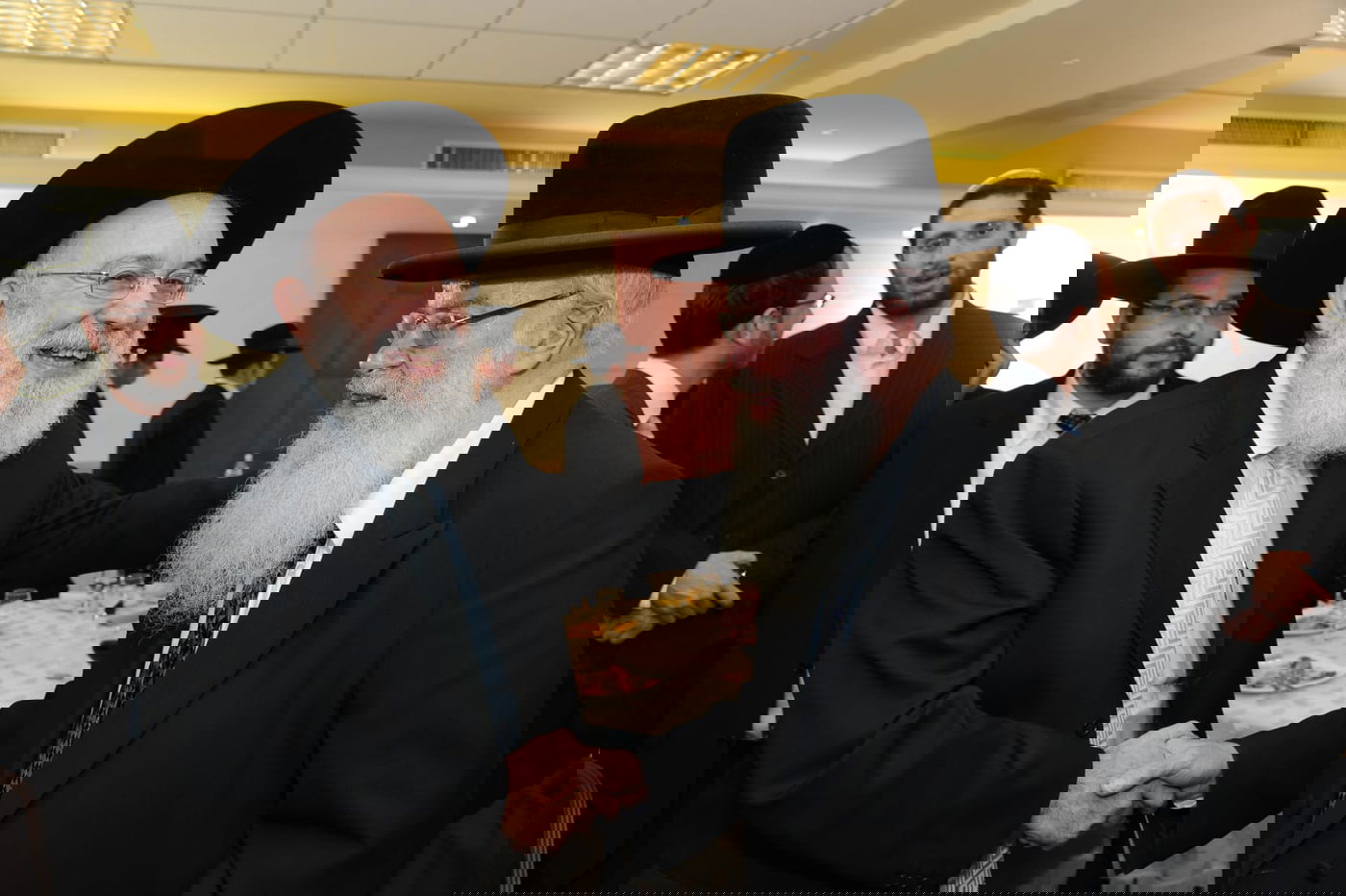 הגר"א שרבאני זצוק"ל עם ראש ישיבת בית מתתיהו הגר"ב וויסברגר זצוק"ל