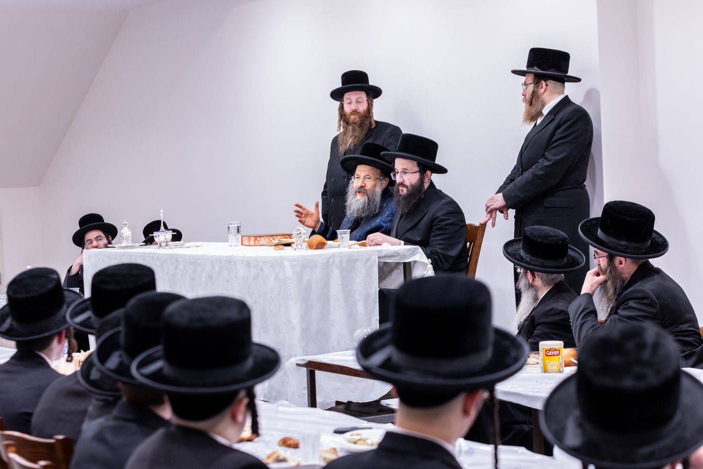 ראש חודש אדר בחצה"ק באבוב 45