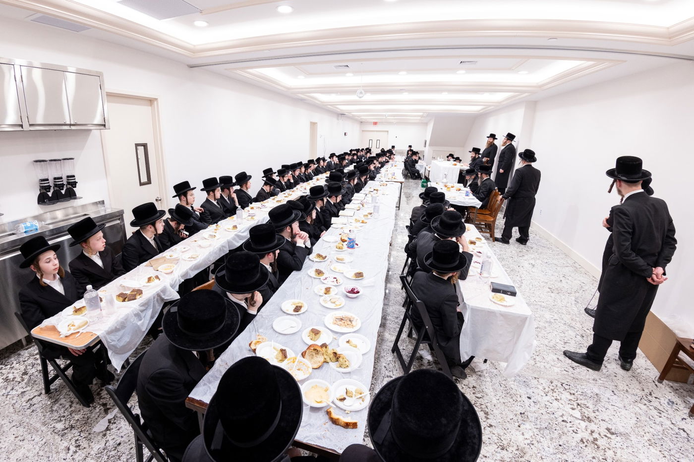 ראש חודש אדר בחצה"ק באבוב 45