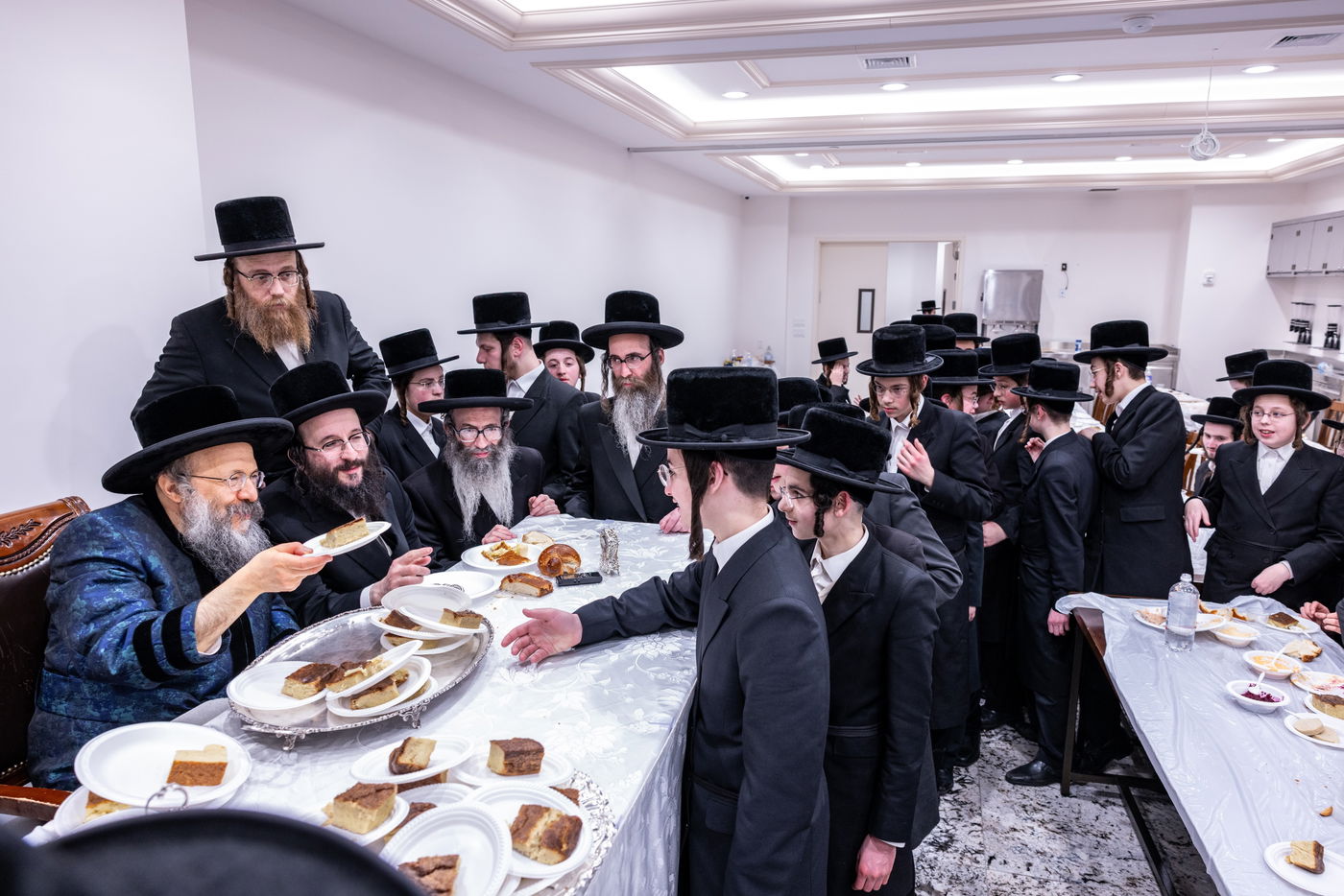 ראש חודש אדר בחצה"ק באבוב 45