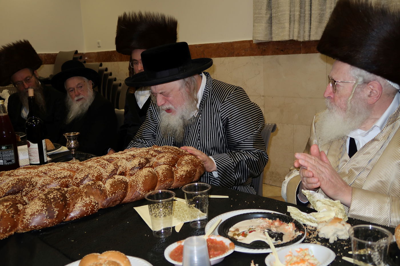 האדמו"ר ממבקשי אמונה בפדיון הבן לבן אחד מחסידיו