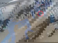 אחד מבני המשפחה עם הסכין