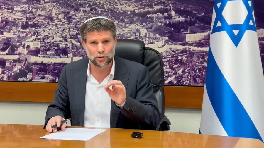 סמוטריץ' חותם על הצו החדש