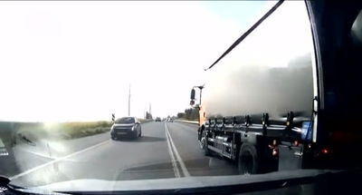 נהג משאית התעצבן על הרכב שנסע לאט | זו הפעולה המסוכנת שביצע