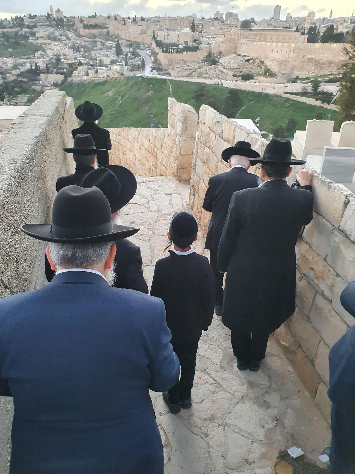 הגר"צ מאזוז ב'הר הזיתים'