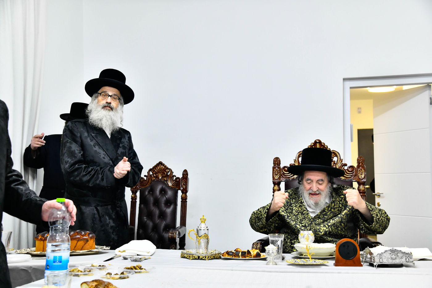 האדמו"ר מויז'ניץ בסעודת הודאה ז' אדר