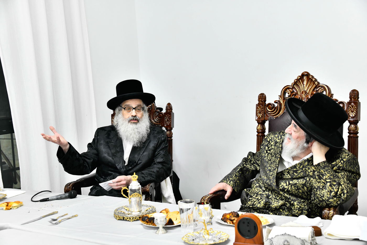 האדמו"ר מויז'ניץ בסעודת הודאה ז' אדר