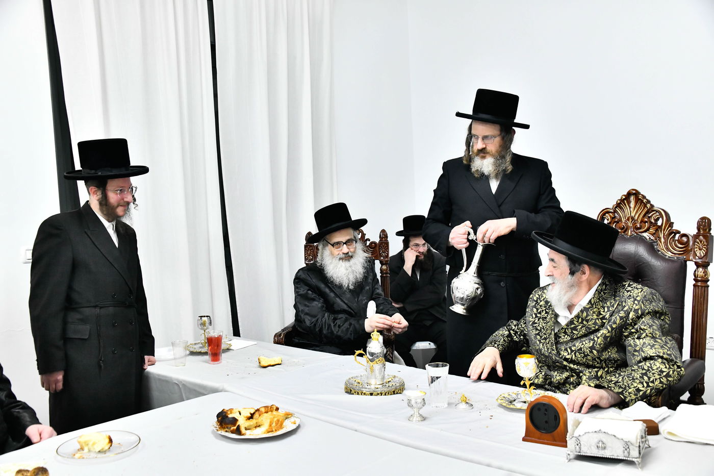 האדמו"ר מויז'ניץ בסעודת הודאה ז' אדר