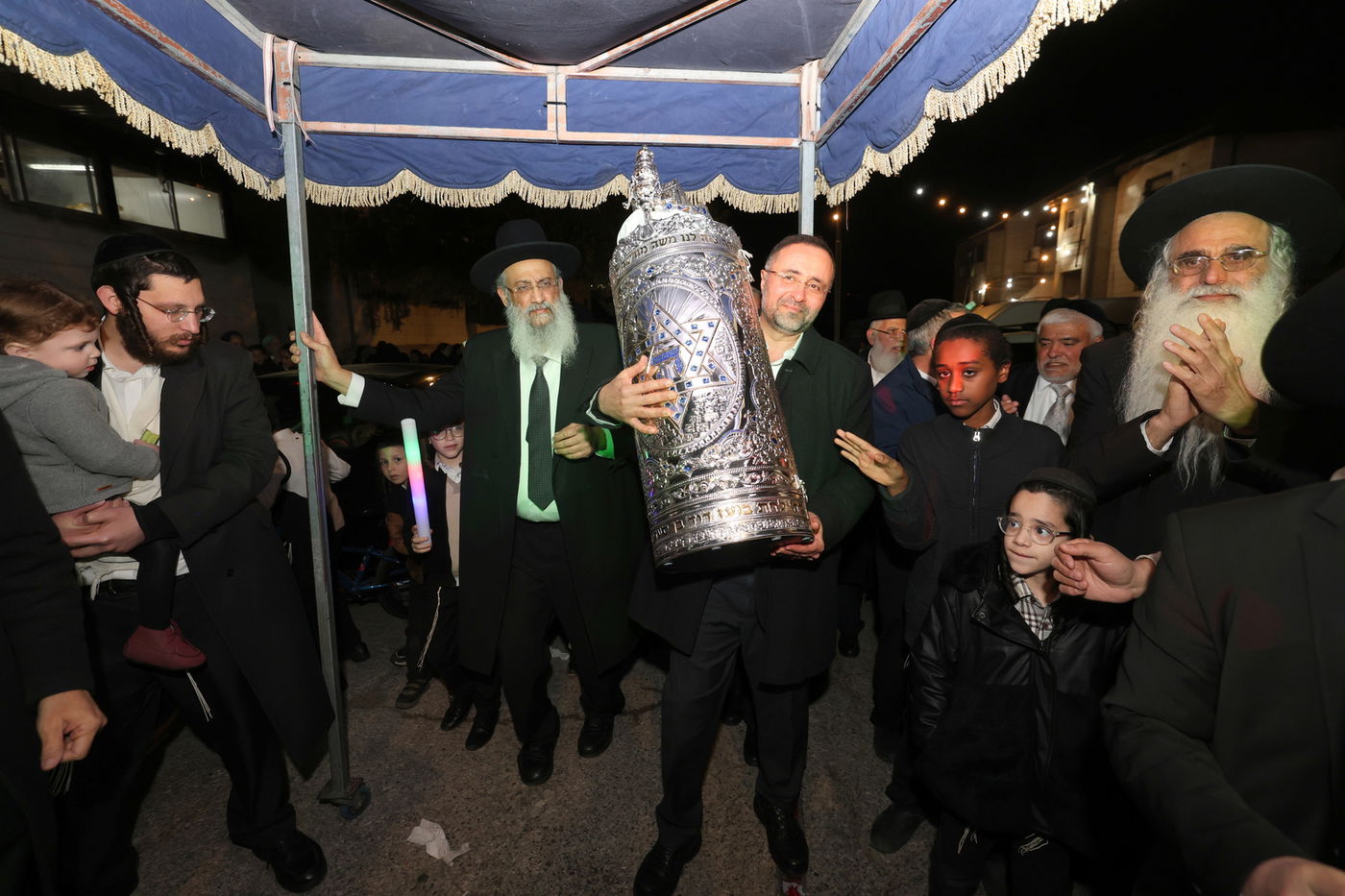 הכנסת ספר התורה בביתר