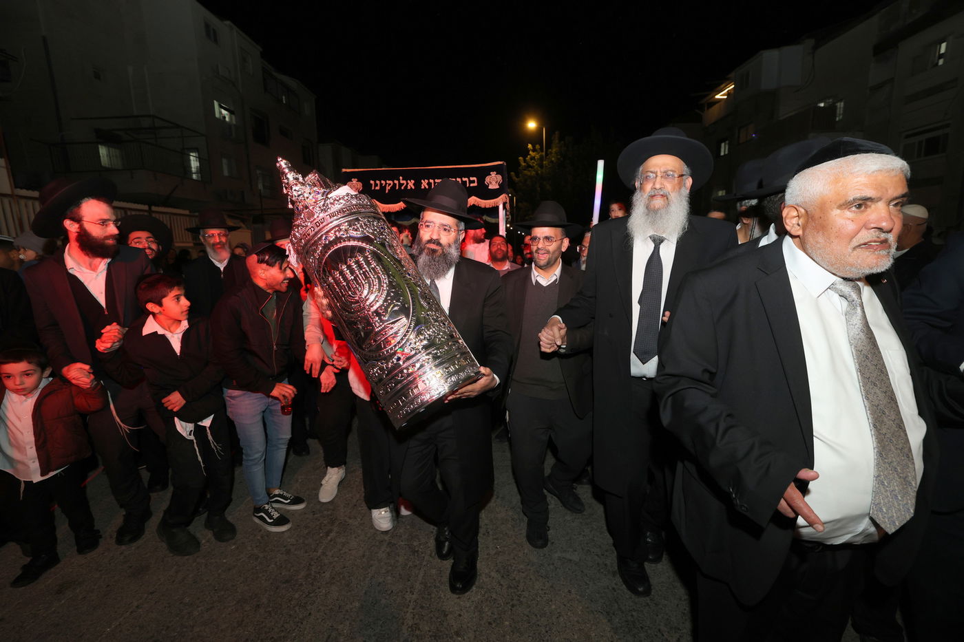 הכנסת ספר התורה בביתר
