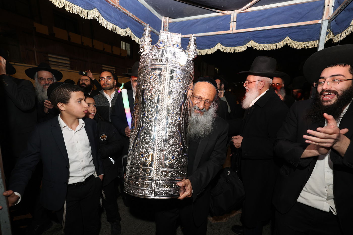 הכנסת ספר התורה בביתר