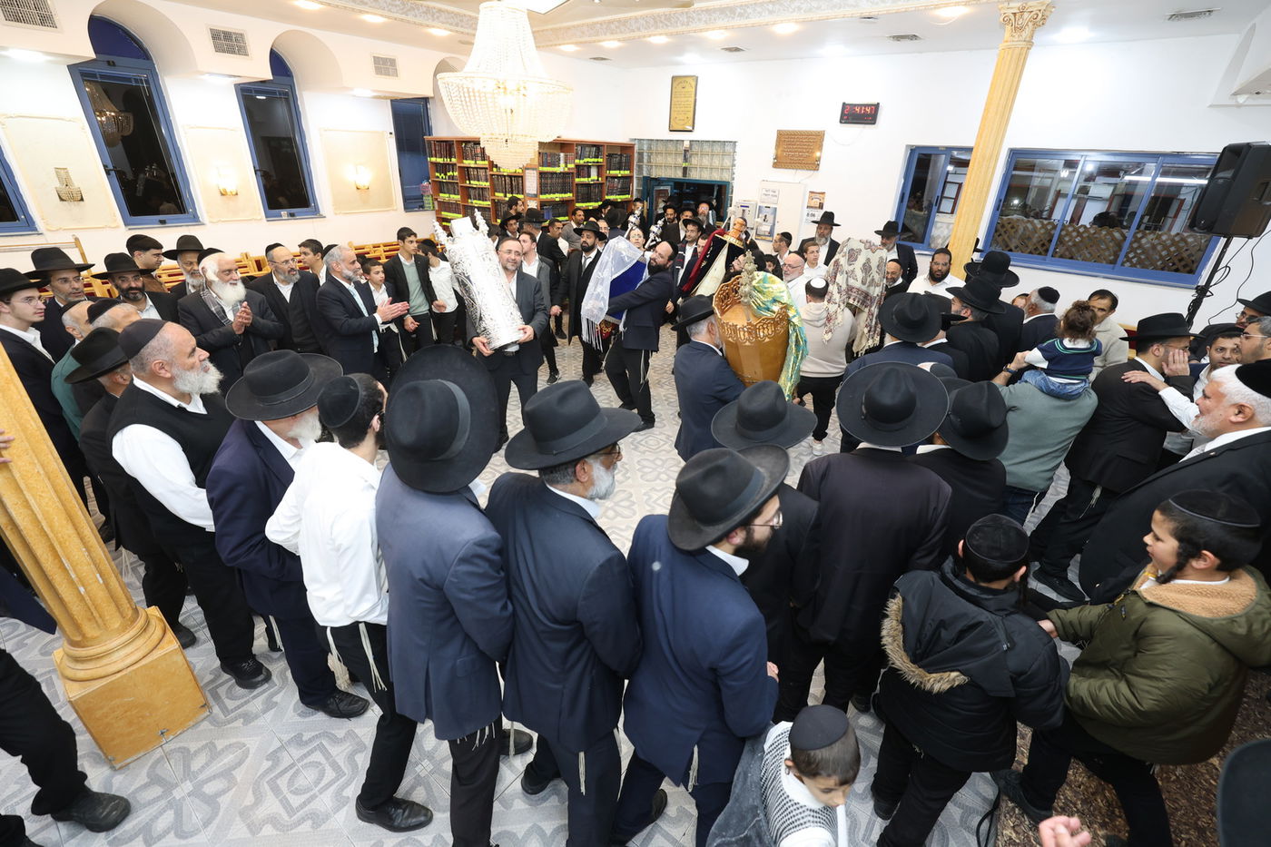 הכנסת ספר התורה בביתר