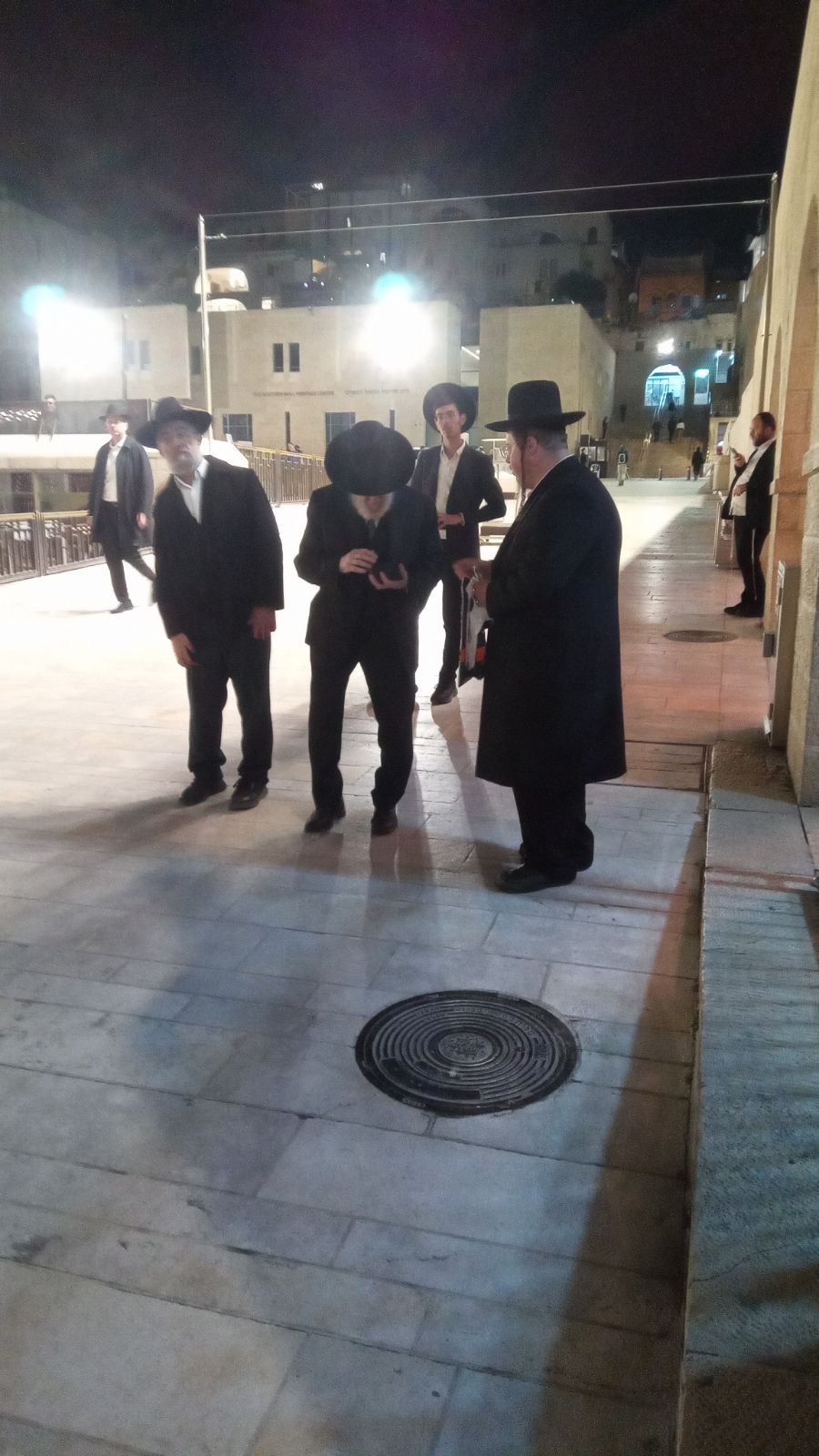 הגר"צ מאזוז ב'כותל המערבי'