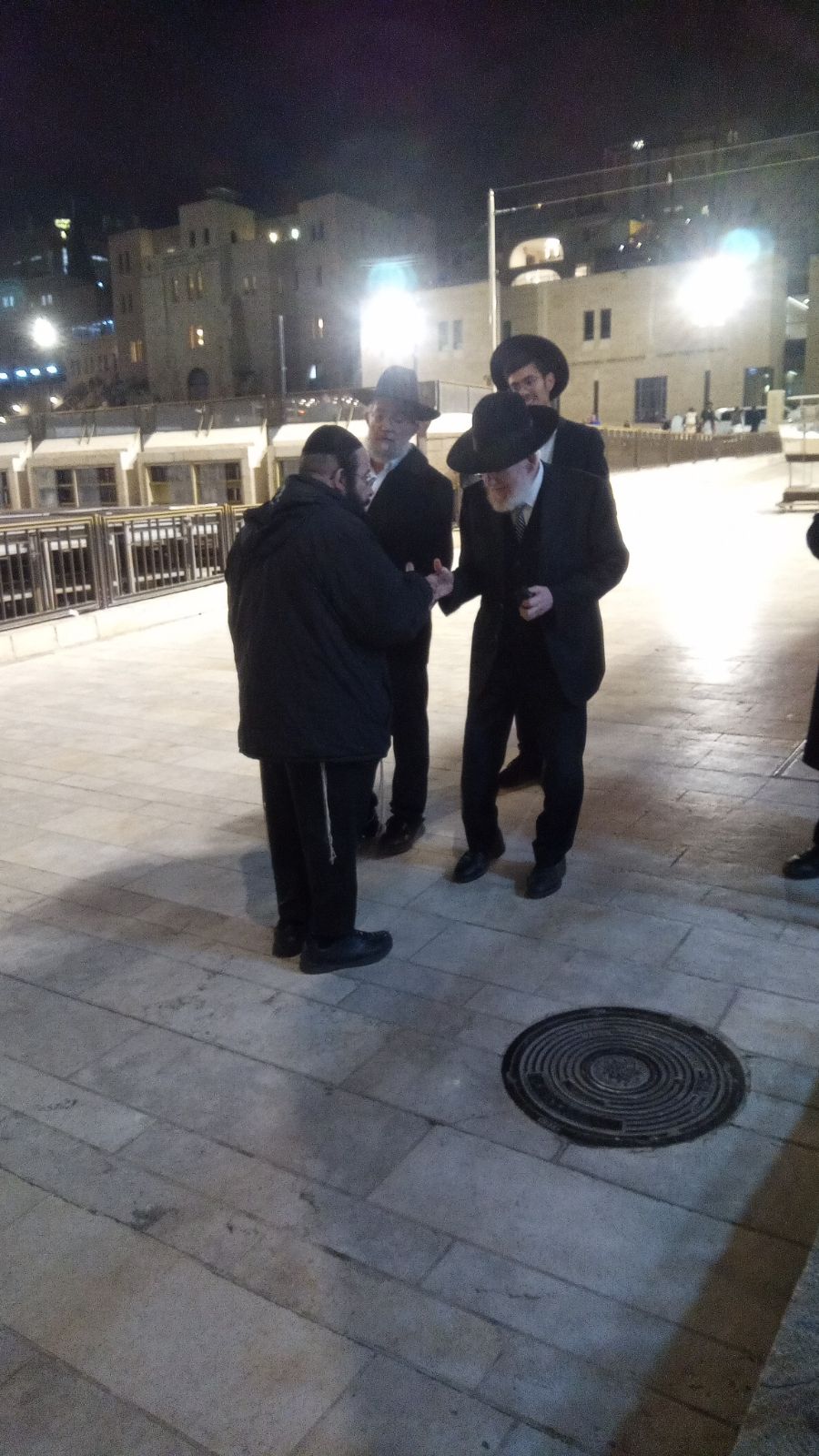 הגר"צ מאזוז ב'כותל המערבי'