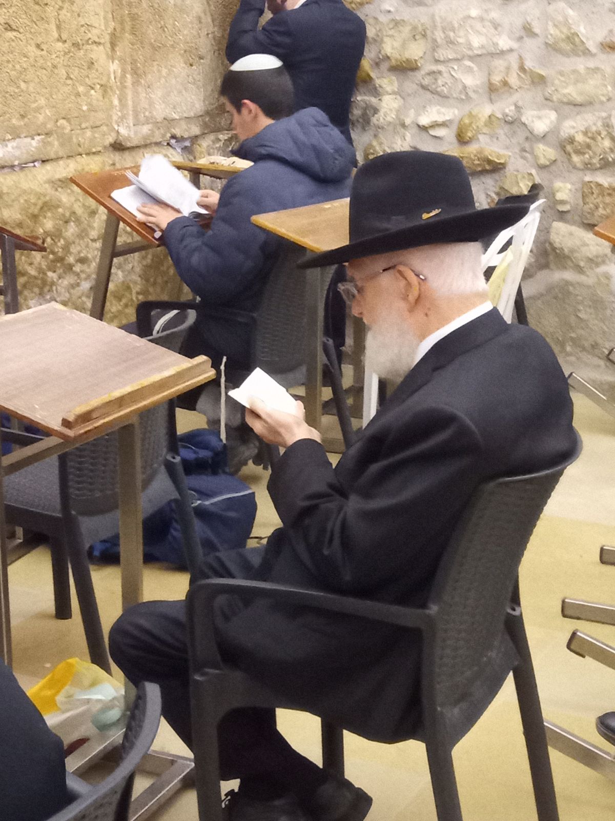 הגר"צ מאזוז ב'כותל המערבי'