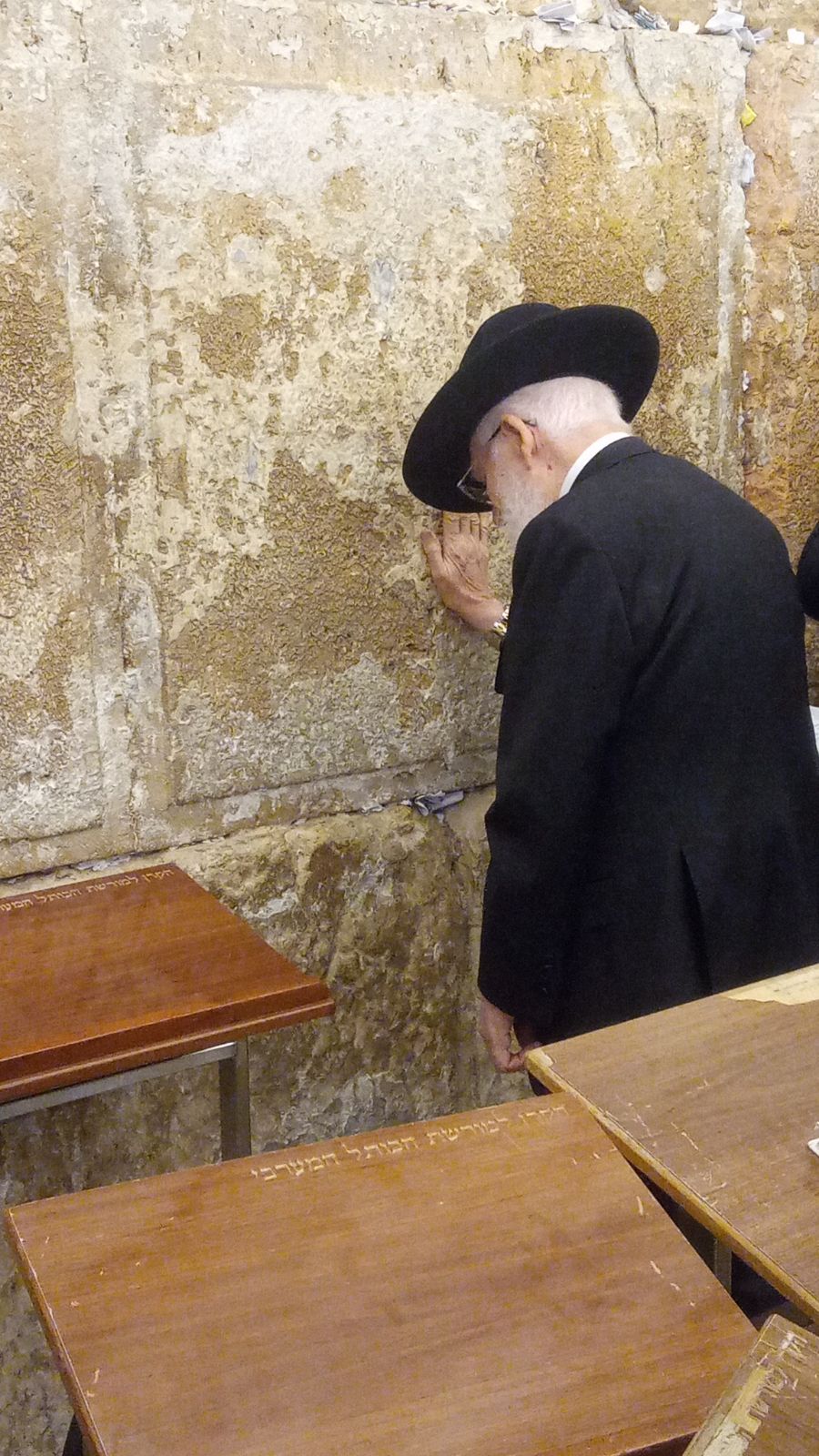 הגר"צ מאזוז ב'כותל המערבי'