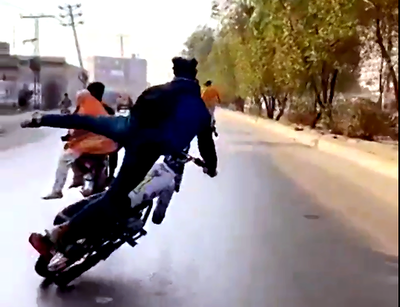 זה נגמר בדם: הטירוף של הצעירים בפקיסטן מזעזע את הרשת