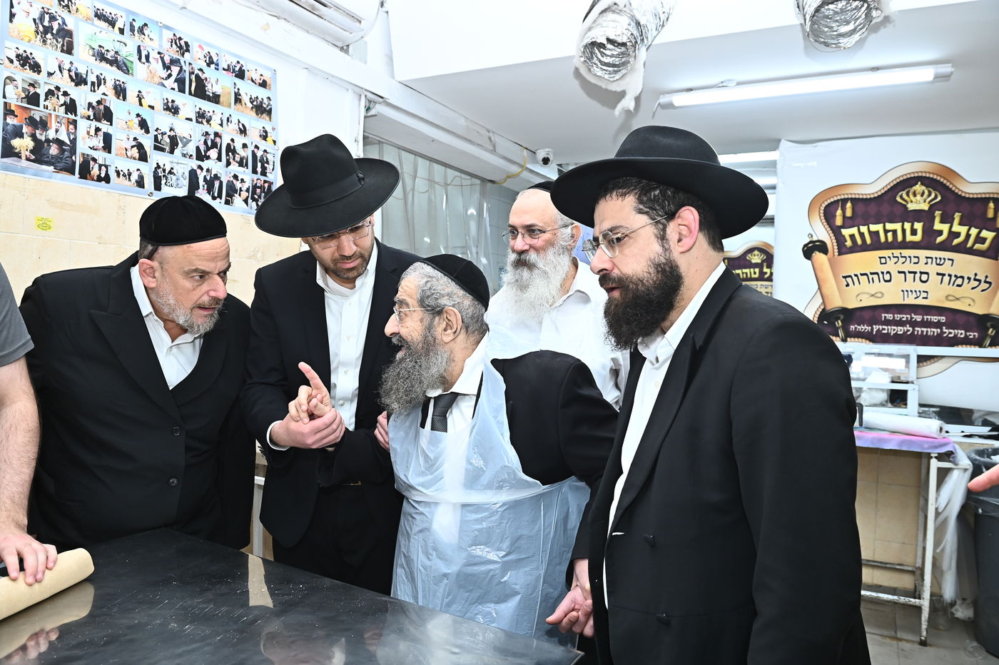 הגר"מ בן שמעון באפיית מצות