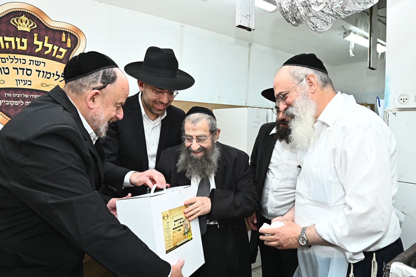 הגר"מ בן שמעון באפיית מצות