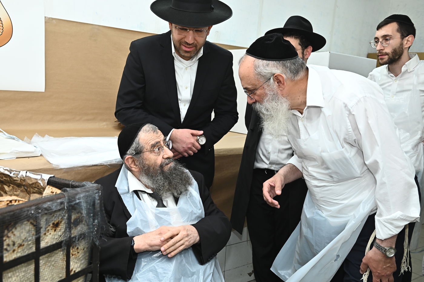 הגר"מ בן שמעון באפיית מצות