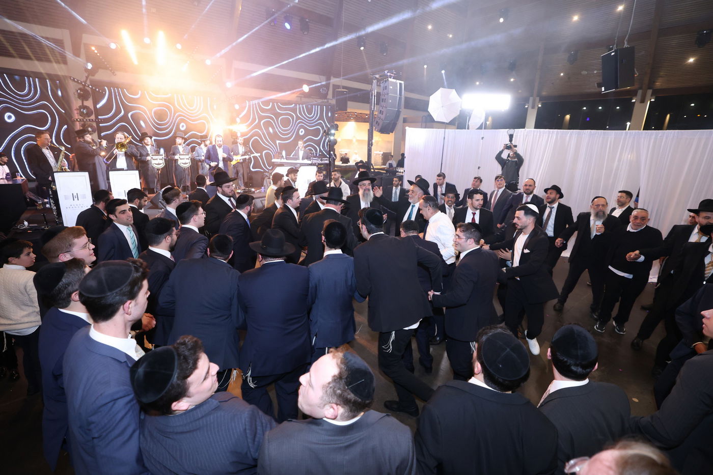 חתונת בנו של הרב אליהו אילוז